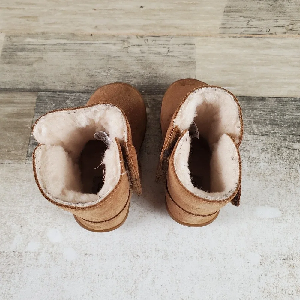 Ugg Keelan II Kids Booties Sz 6 Comfort Chestnut Suede Lined Hook & Loop Boot